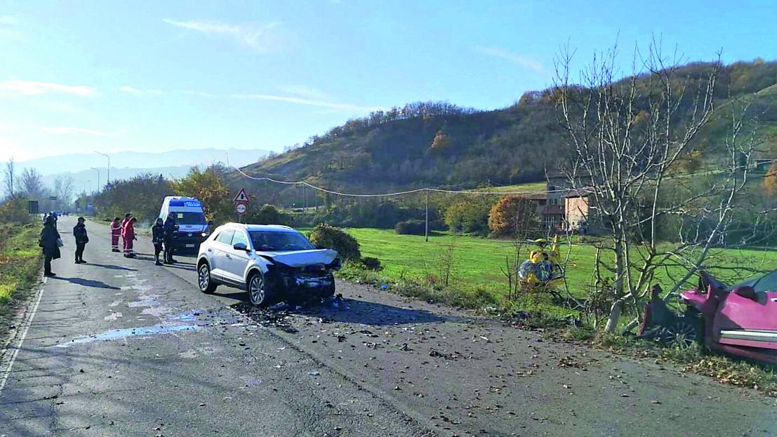 Frontale tra due auto a Roteglia: feriti due mamme e tre bambini piccoli