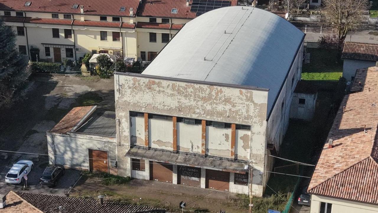 L'ex cinema Cristallo visto dall'alto
