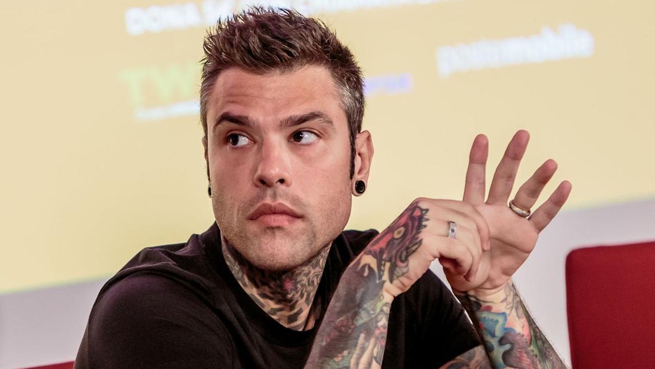 Capodanno, Fedez divide Oristano: polemiche sul cachet, i commercianti esultano