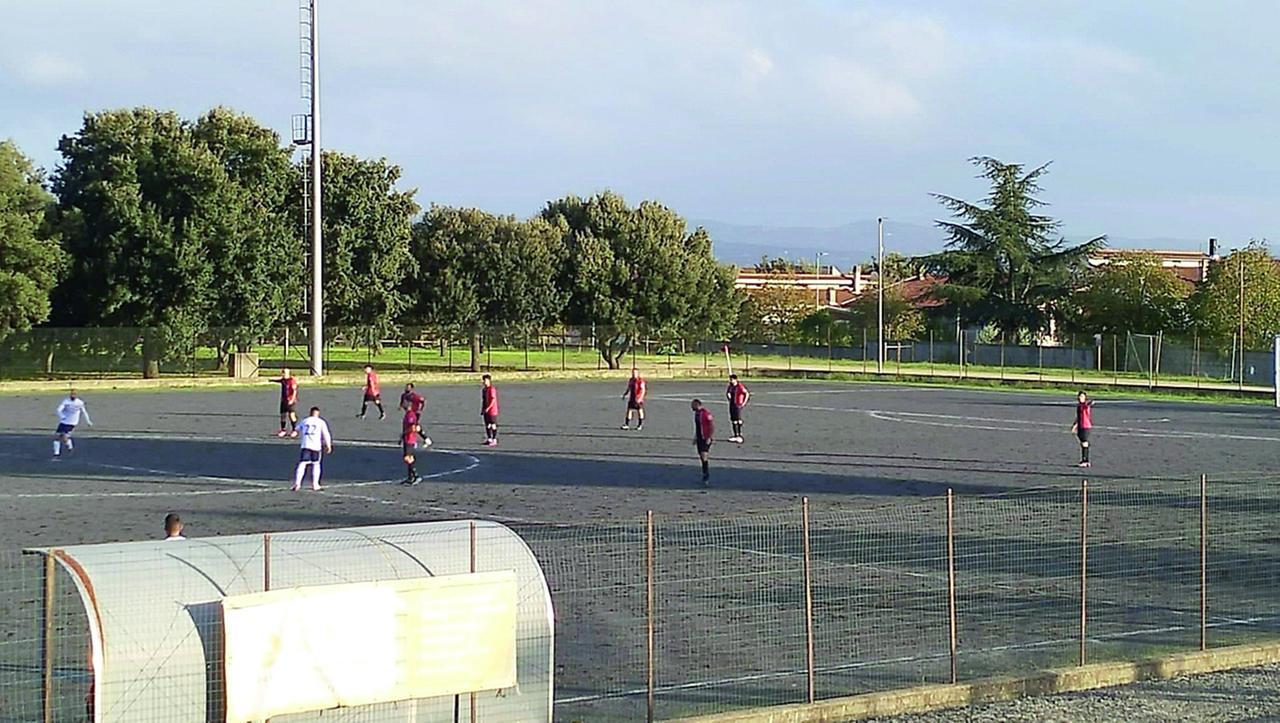 Consigliere comunale aggredisce l’arbitro durante la partita, viene espulso per tre anni e ora chiede scusa