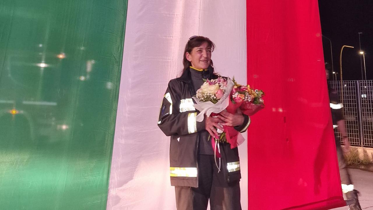 La prima donna vigile del fuoco in Sardegna lascia il servizio, l’omaggio dei colleghi: «Una scommessa vinta»