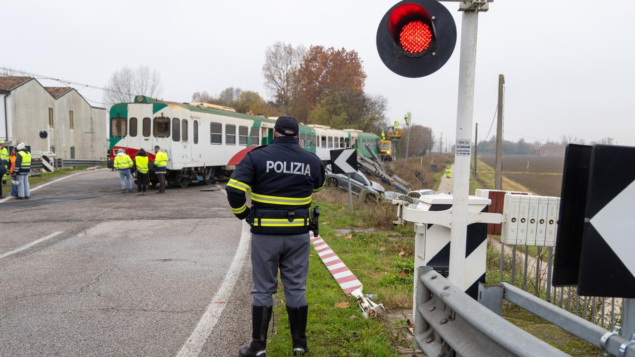 Bondeno, Consiglio unito dopo lo scontro: «Superare il passaggio a livello»