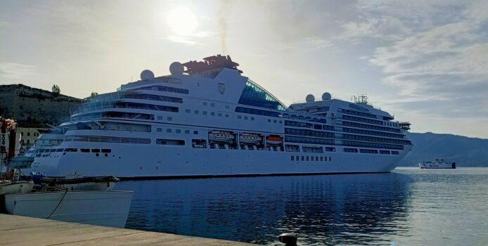 
	Una delle navi da crociera approdate sul porto

