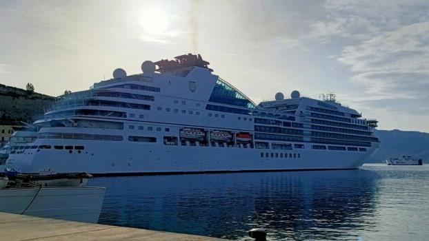 Una delle navi da crociera approdate sul porto