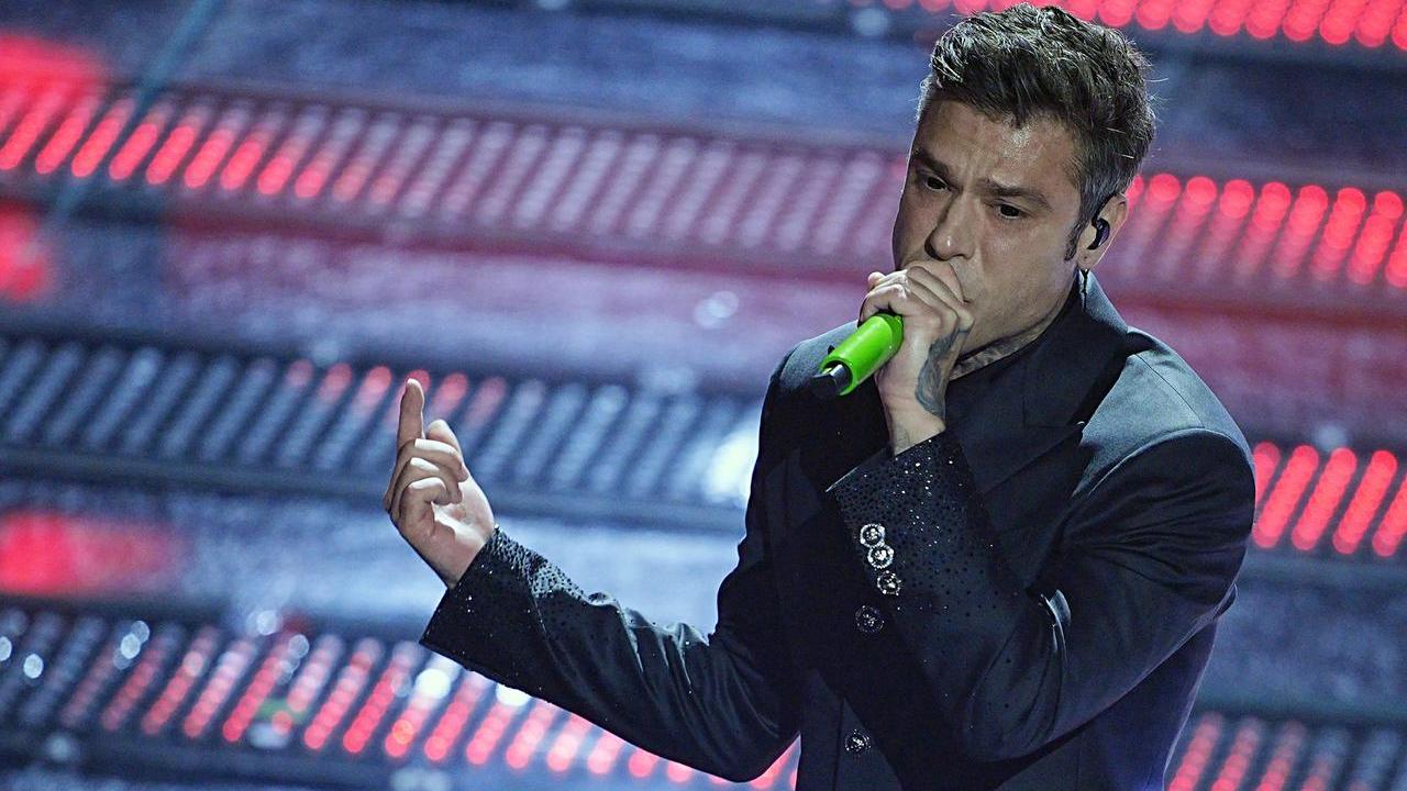 «Fedez non prenderà 200mila euro». Cittadini contro il Comune: «Budget troppo alto» – la polemica