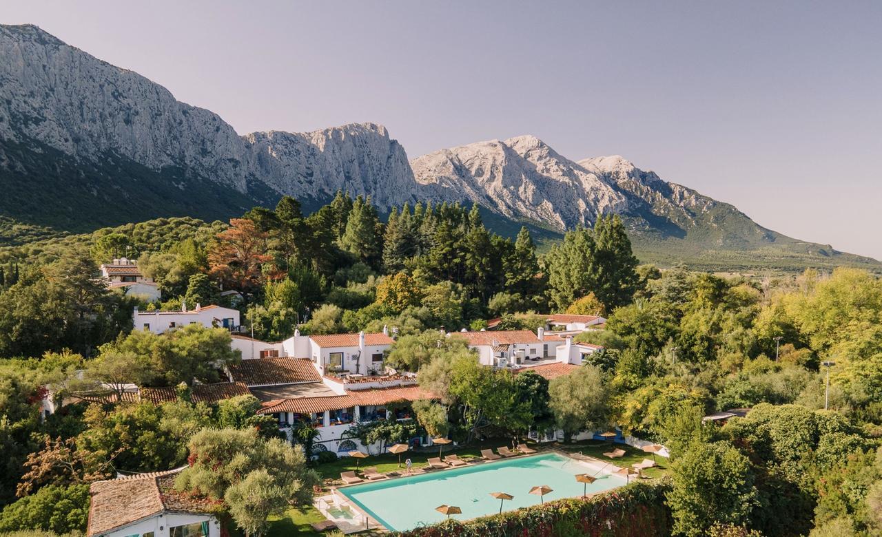 L'hotel Su Gologone nel territorio di Oliena