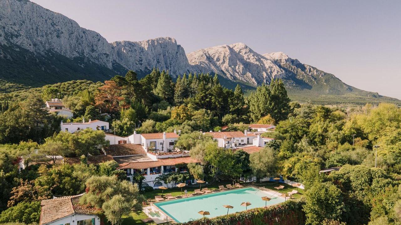 L'hotel Su Gologone nel territorio di Oliena