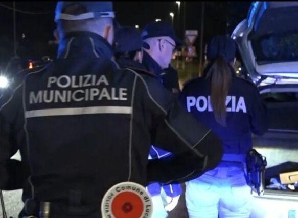 Lucca, minorenni acquistano alcol: 13 identificati<br>
