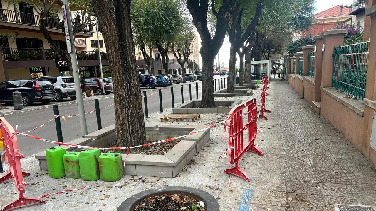 Ad Alghero centro vuoto e negozi in difficoltà: «Sosta gratuita nei giorni festivi»
