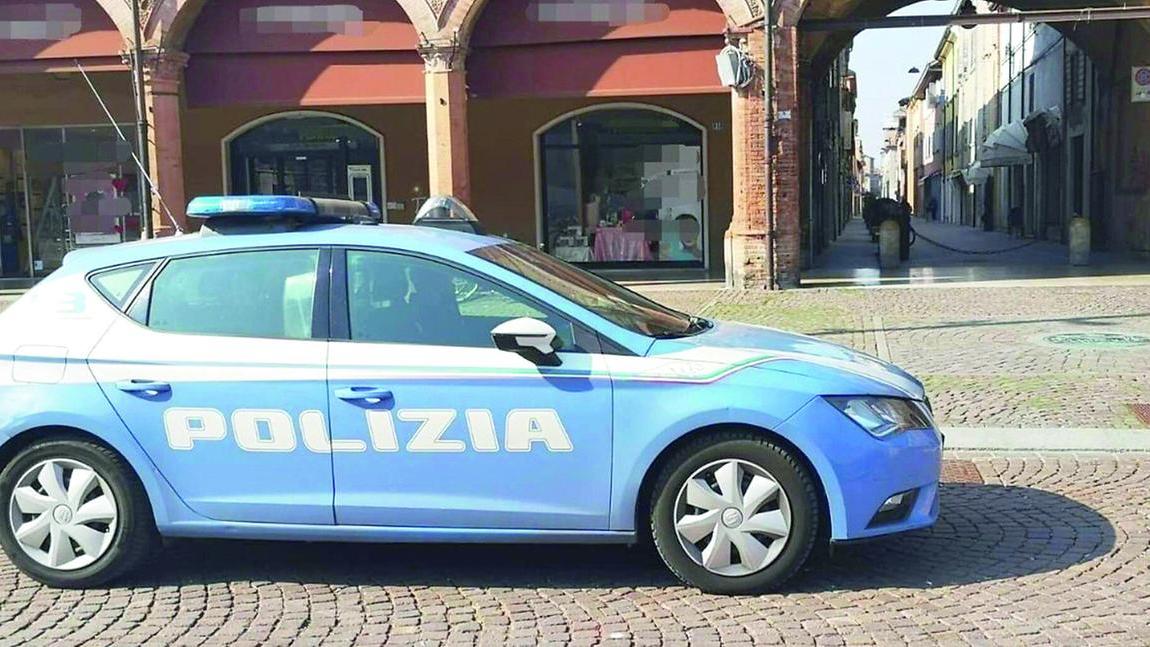 Razziata la gioielleria Allegretti: spaccata di notte in pieno centro a Carpi