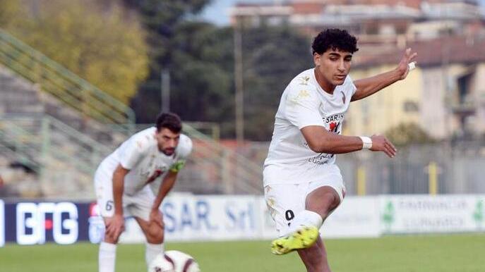 Anche la Lucchese gioca a tennis: Cenaia travolto e primo posto