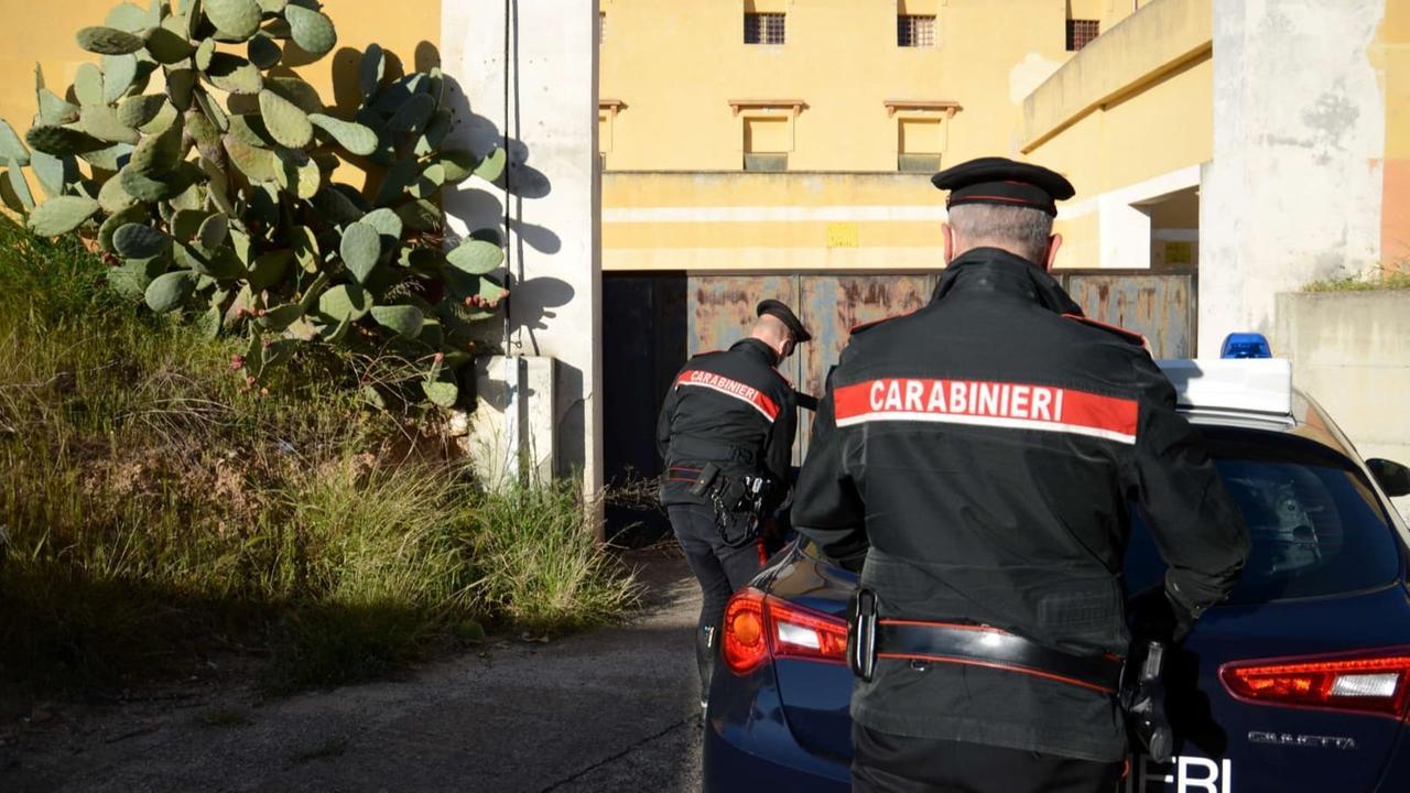 Evasione, furto aggravato e utilizzo indebito di carta di credito: arrestato un 44enne