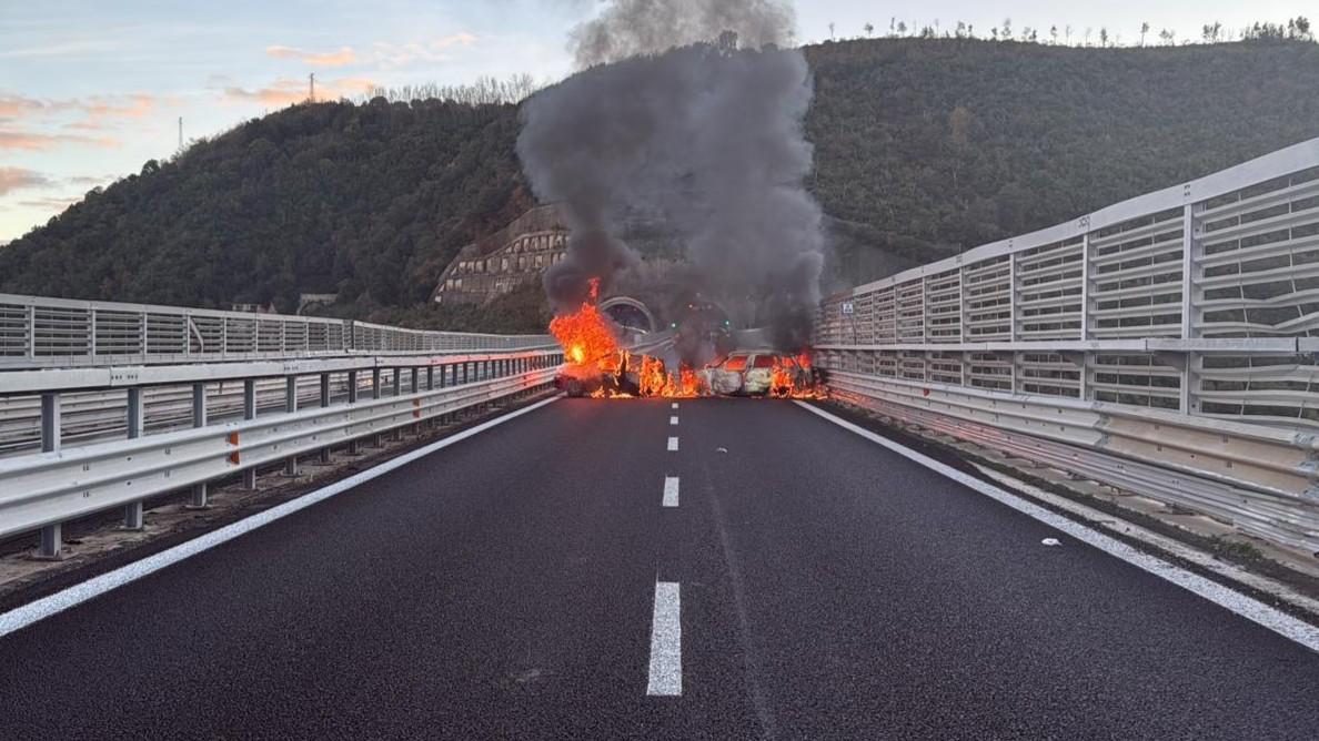 Assalto a un portavalori in Calabria: bottino di 2 milioni di euro e dinamica analoga ai colpi nell’isola