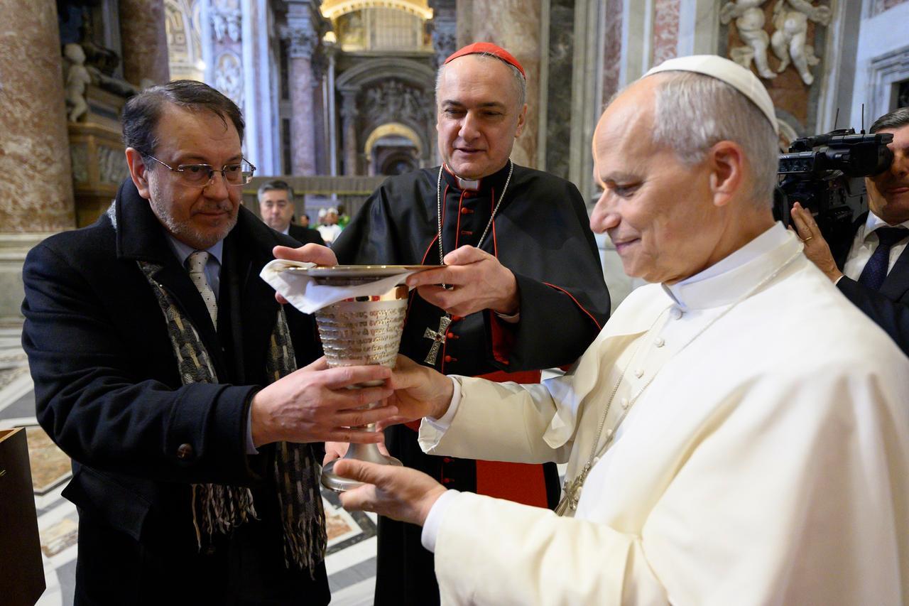 Papa Leone XIV dona un prezioso calice “made in Reggio Emilia” in occasione del suo viaggio in Turchia