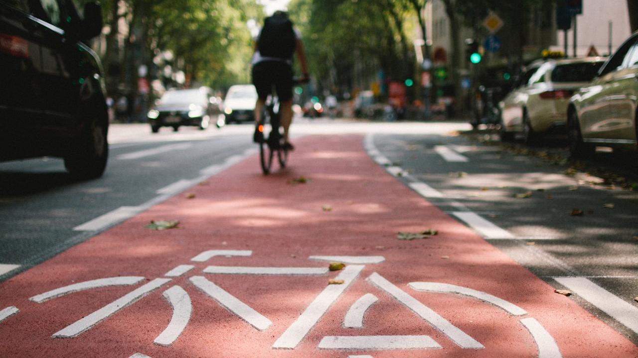 L'allarme Fiab dopo l'investimento in via della Canalina: «Più controlli e meno velocità: serve la Città 30»