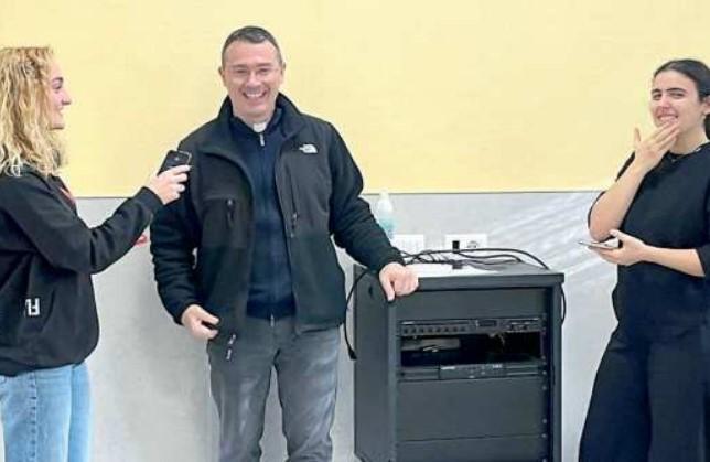 
	Don Violi intervistato dalle studentesse del Muratori-San Carlo

