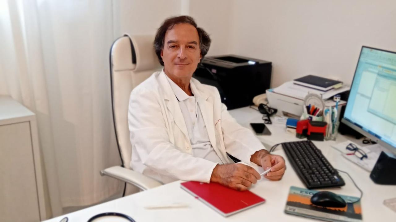 Medici in pensione di nuovo in servizio, l’allarme: «Così tutti lasceranno il lavoro per rientrare con due stipendi»