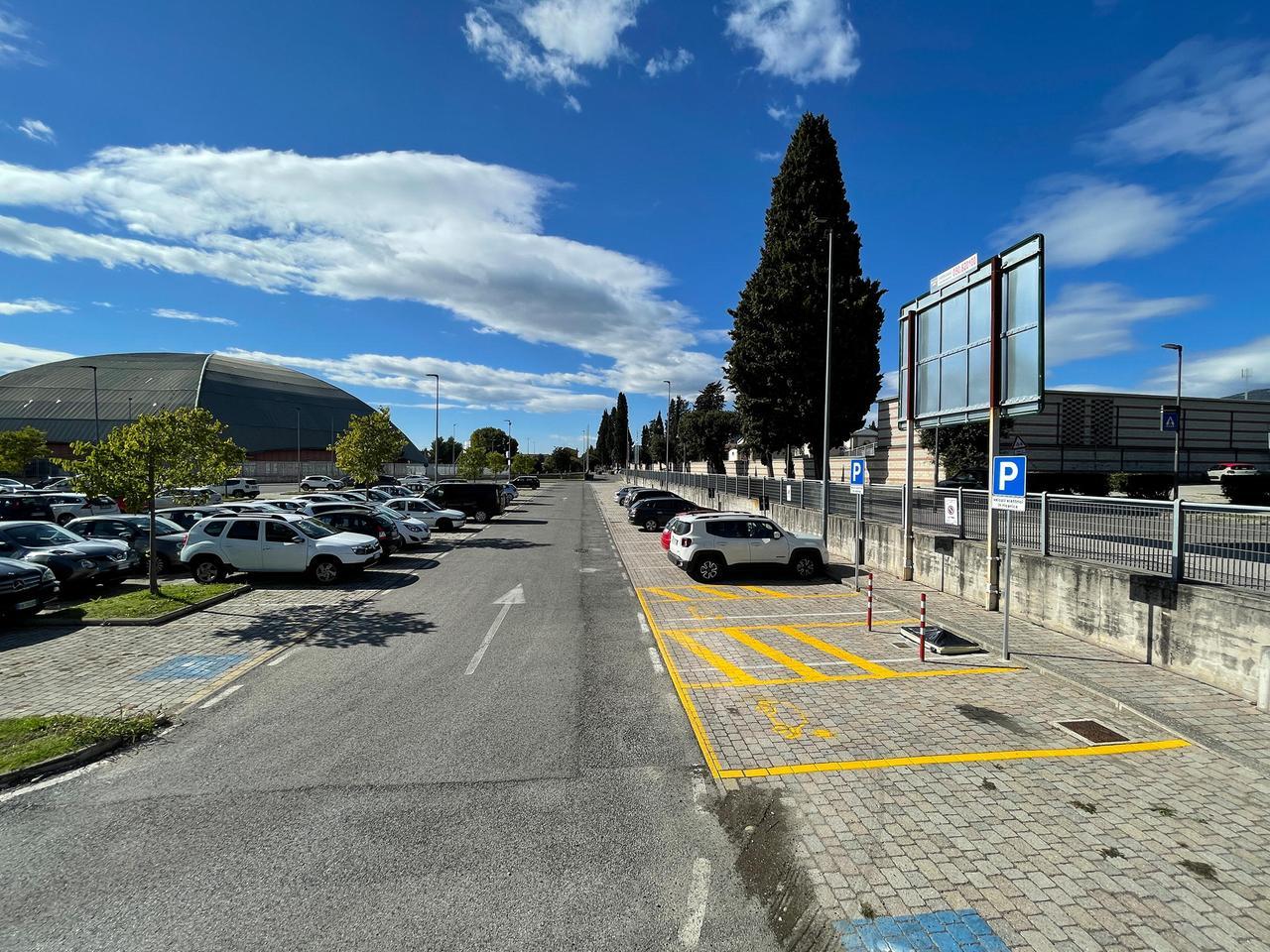 
	Il parcheggio del Palaterme diventer&agrave; per met&agrave; a pagamento (foto Nucci)


