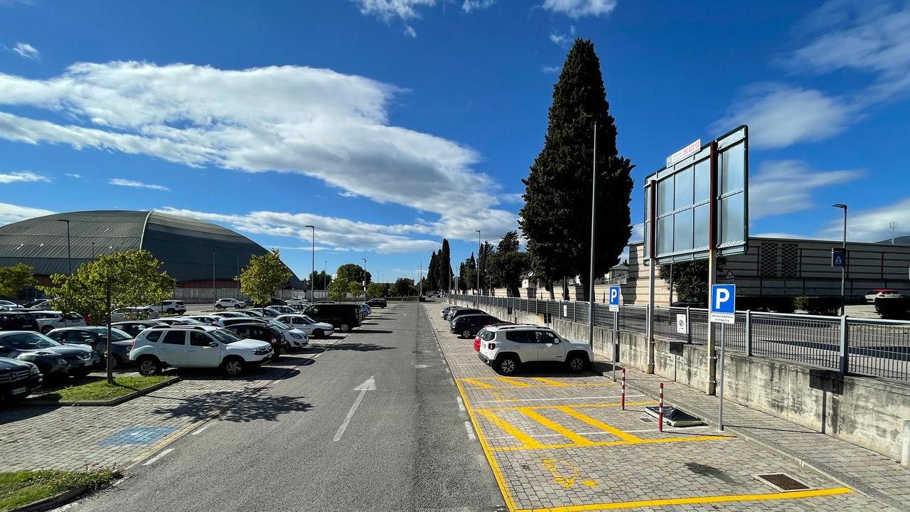 Il parcheggio del Palaterme diventerà per metà a pagamento (foto Nucci)