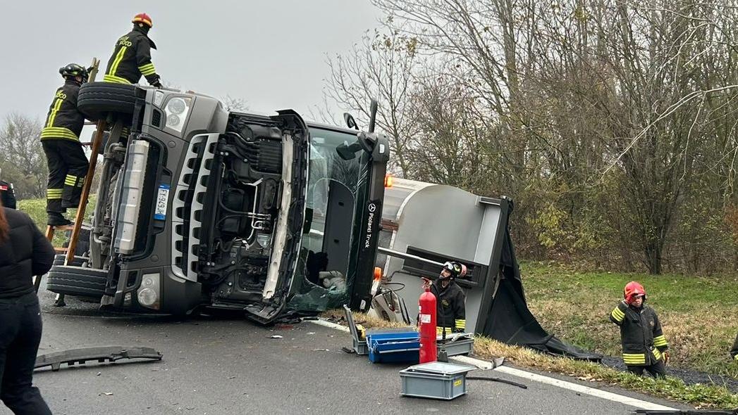 Tragedia a Molinella, muore schiacciata dal camion: la vittima è una donna di Argenta