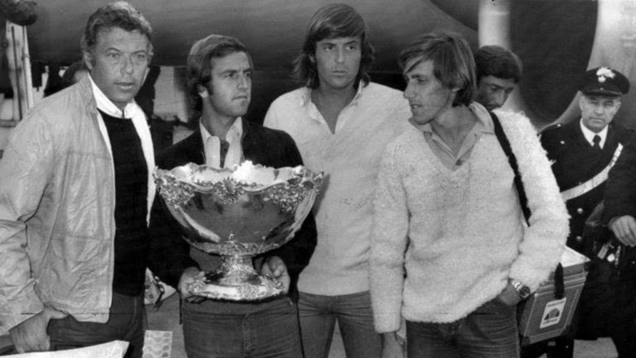 Pietrangeli, Bertolucci, Panatta e Barazzutti con la Coppa Davis del 1976