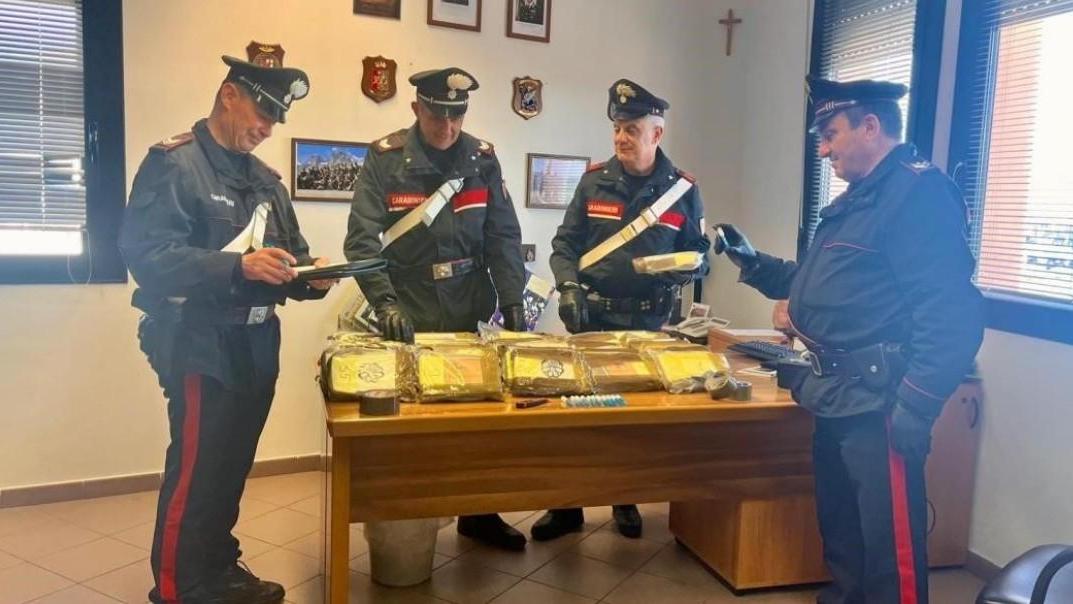 Olbia, trasportavano 42 chili di cocaina nel camion: chi sono i due corrieri della droga condannati