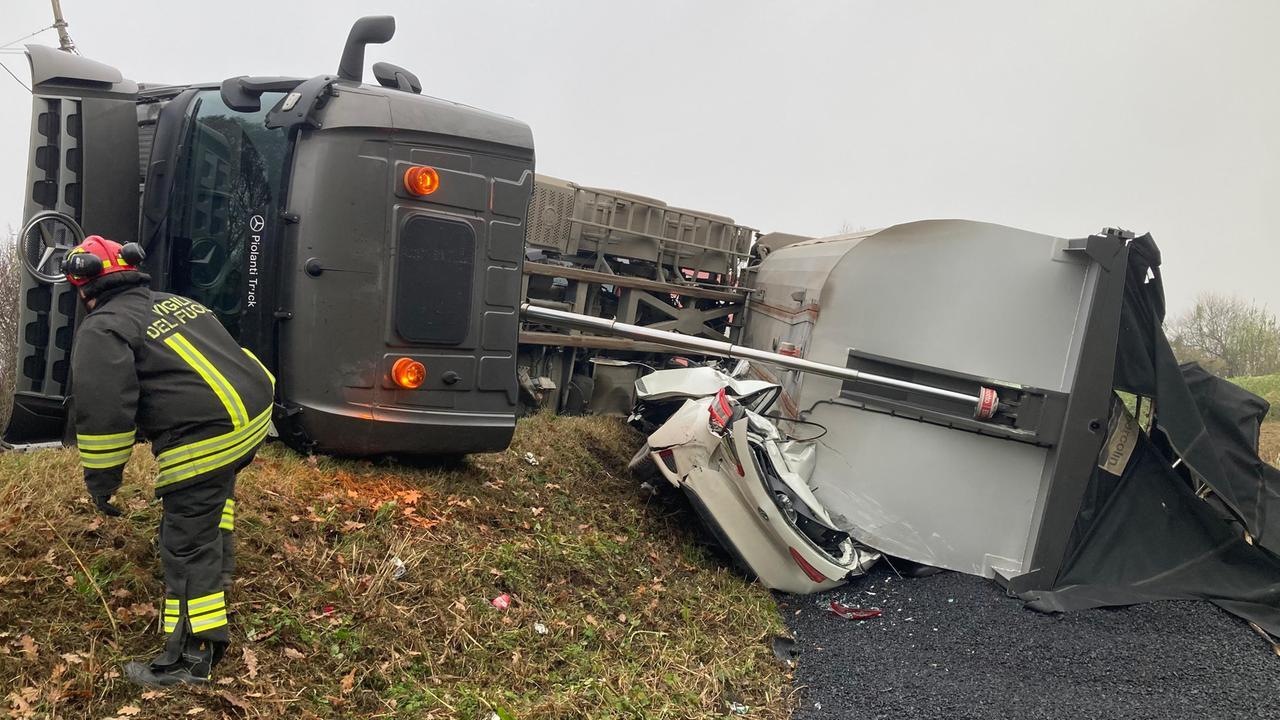 Tragedia a Molinella, muore schiacciata dal camion: la vittima è una donna di Argenta