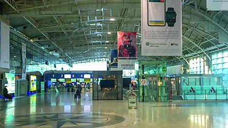 Ingerisce 63 ovuli di cocaina: donna di 33 anni arrestata all’aeroporto