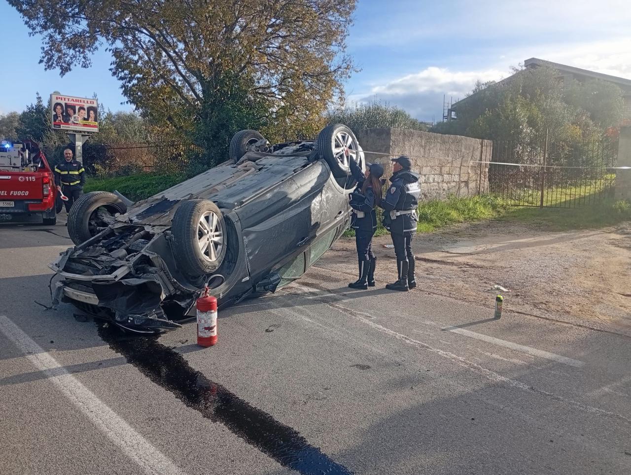Perde il controllo dell’auto e si ribalta sulla Sassari-Porto Torres: ferito un 30enne