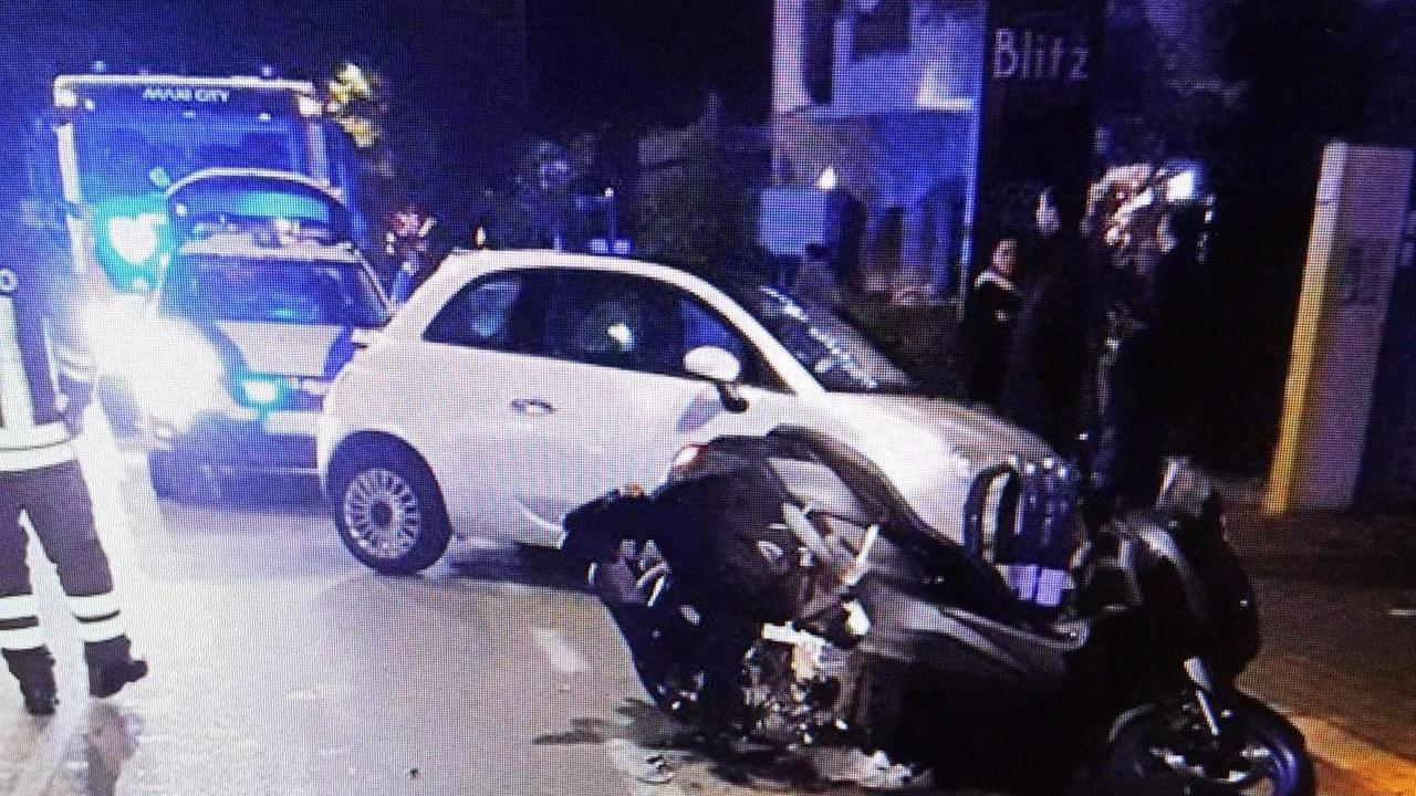 Scontro auto-moto: ferito un 17enne