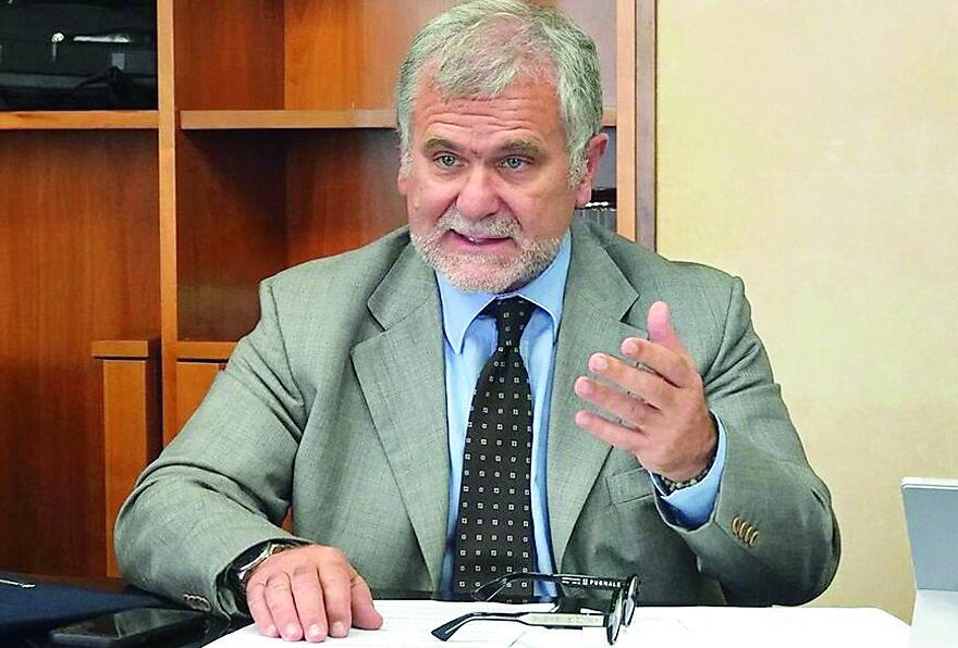 L’assessore alla Sanità Bartolazzi: «Richiamare i medici in pensione è solo una toppa, non la soluzione»