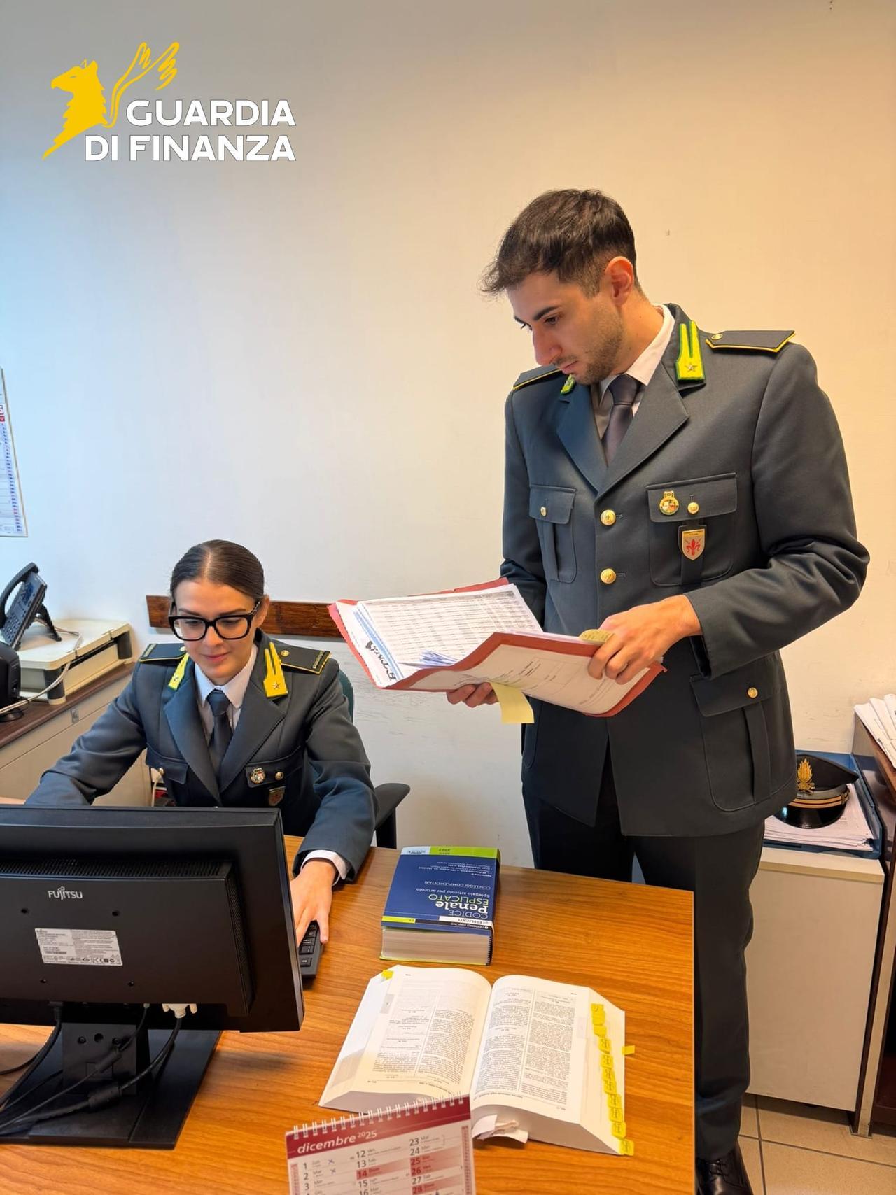 Lucca, denunciato per truffa falso consulente finanziario