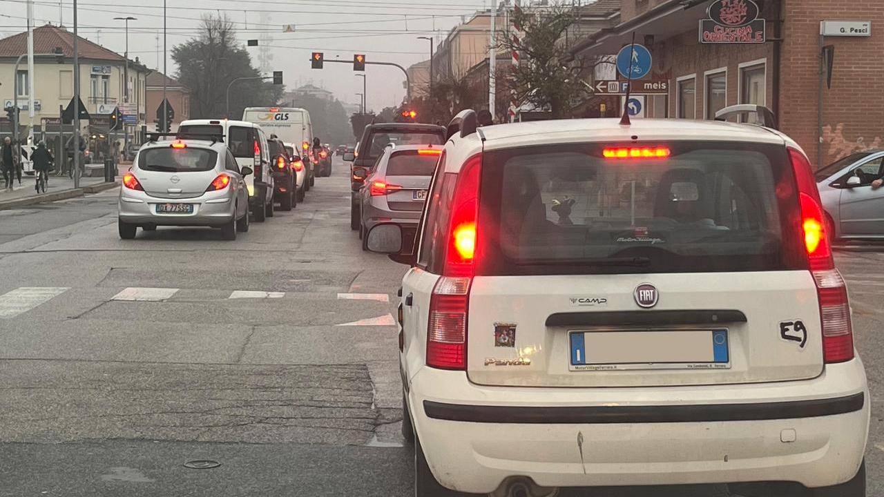 Aria inquinata a Ferrara, scattano le misure d’emergenza