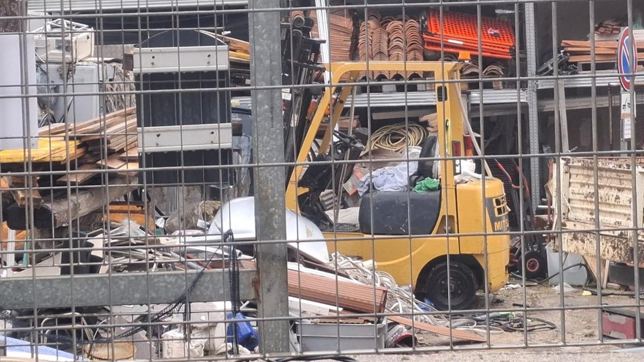 Sassari, giovane operaio schiacciato da un muletto: aperta l’inchiesta per lesioni colpose – Cosa sappiamo