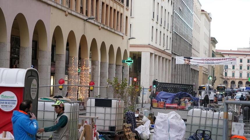 Uno dei cantieri aperti in via Grande (Foto Stick)