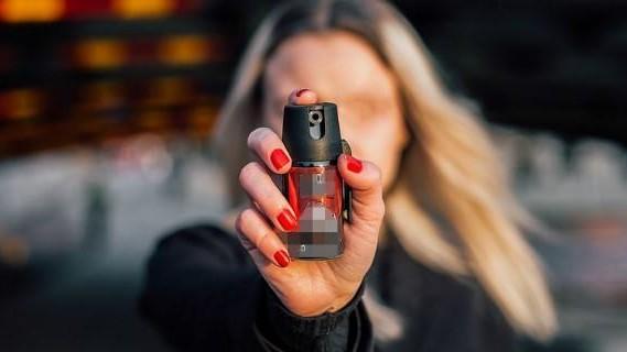 Spray al peperoncino per difendersi dall’ex marito, assolta una 58enne