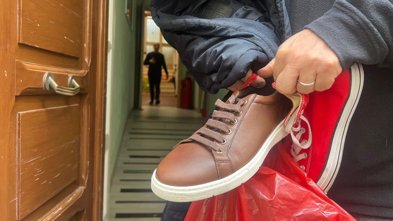 «Scarpe per i bisognosi». A Sassari la gara di solidarietà diventa virale