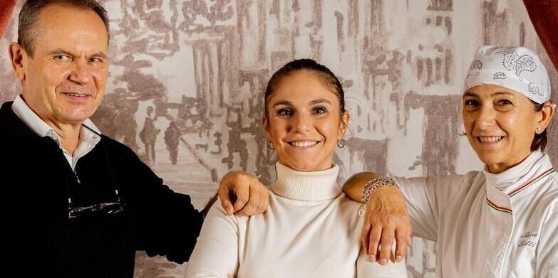 
	Rosa Gatti (a destra), insieme all'ex marito Claudio e alla figlia Giulia

