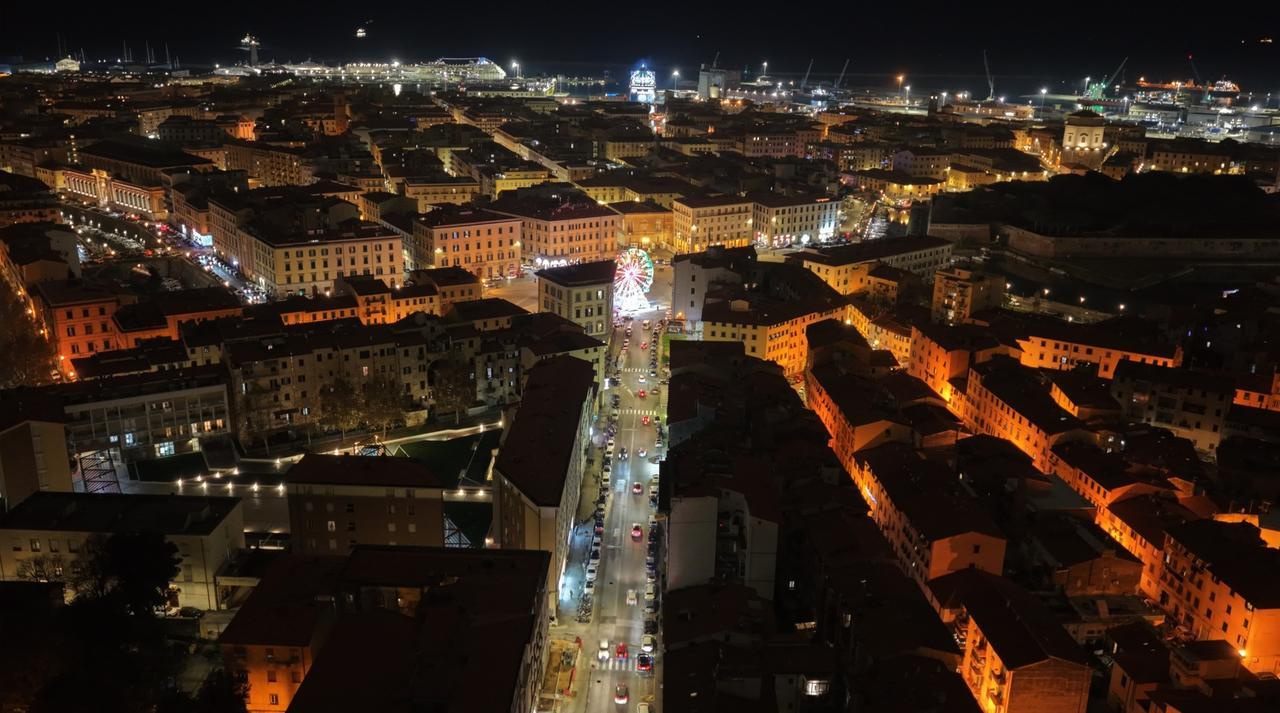 La ruota natalizia che scalda Livorno. Grazie a Leonardo Ussi