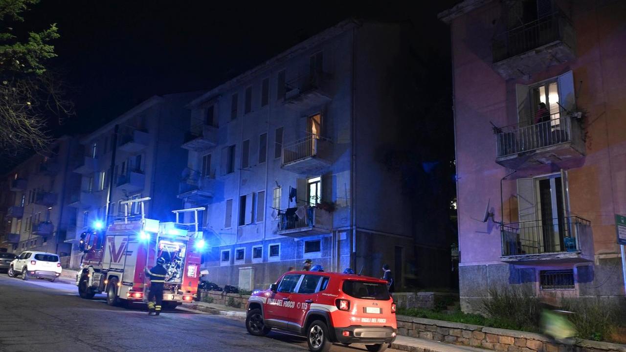 L'intervento dei Vigili del fuoco in via Martiri della Libertà