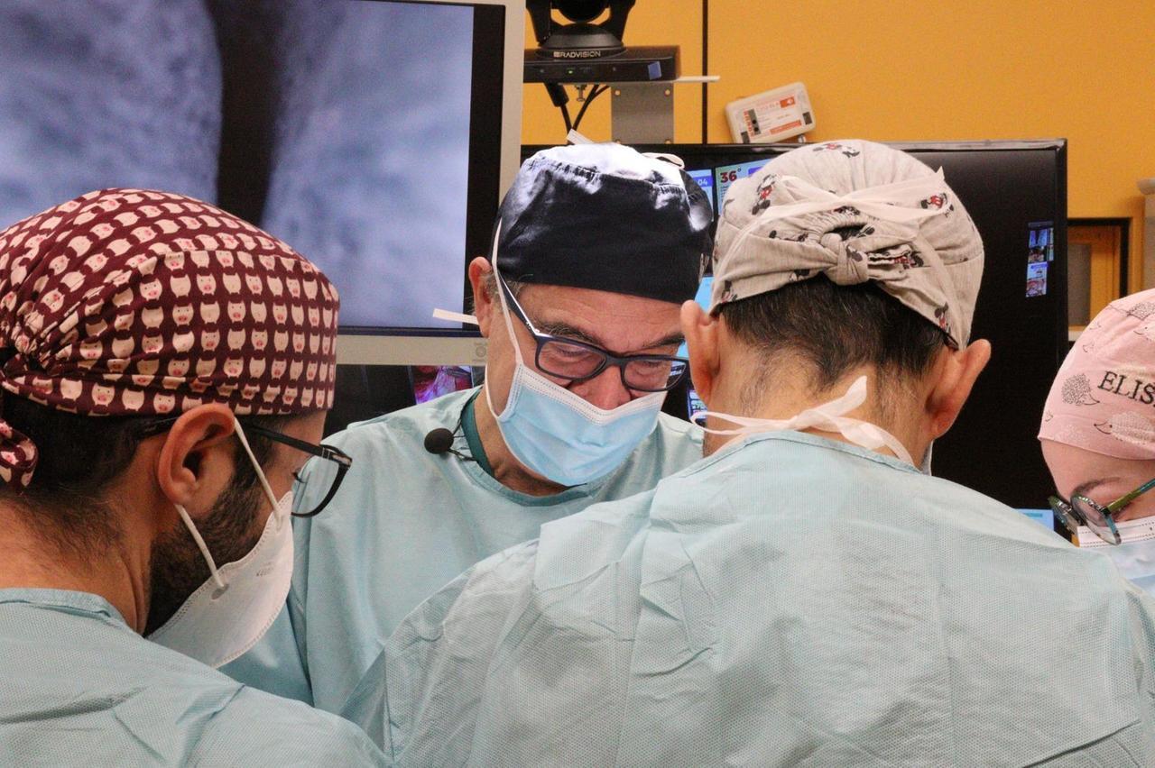 Chirurgia, in diretta mondiale due interventi live di tiroidectomia del Policlinico Casula