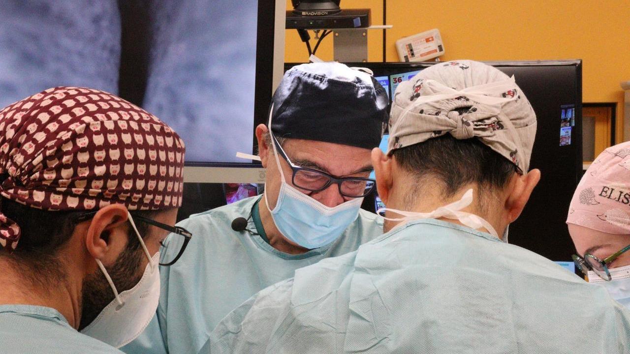 Chirurgia, in diretta mondiale due interventi live di tiroidectomia del Policlinico Casula