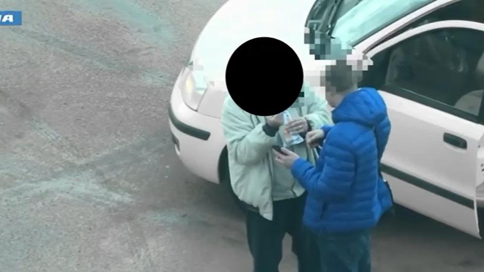 Trading online con truffa, medico sassarese sborsa 200mila euro: 21enne in manette