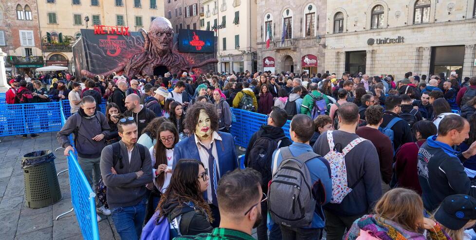 
	Tanta gente in fila per il padiglione di Stranger Things al Lucca Comics 2025

