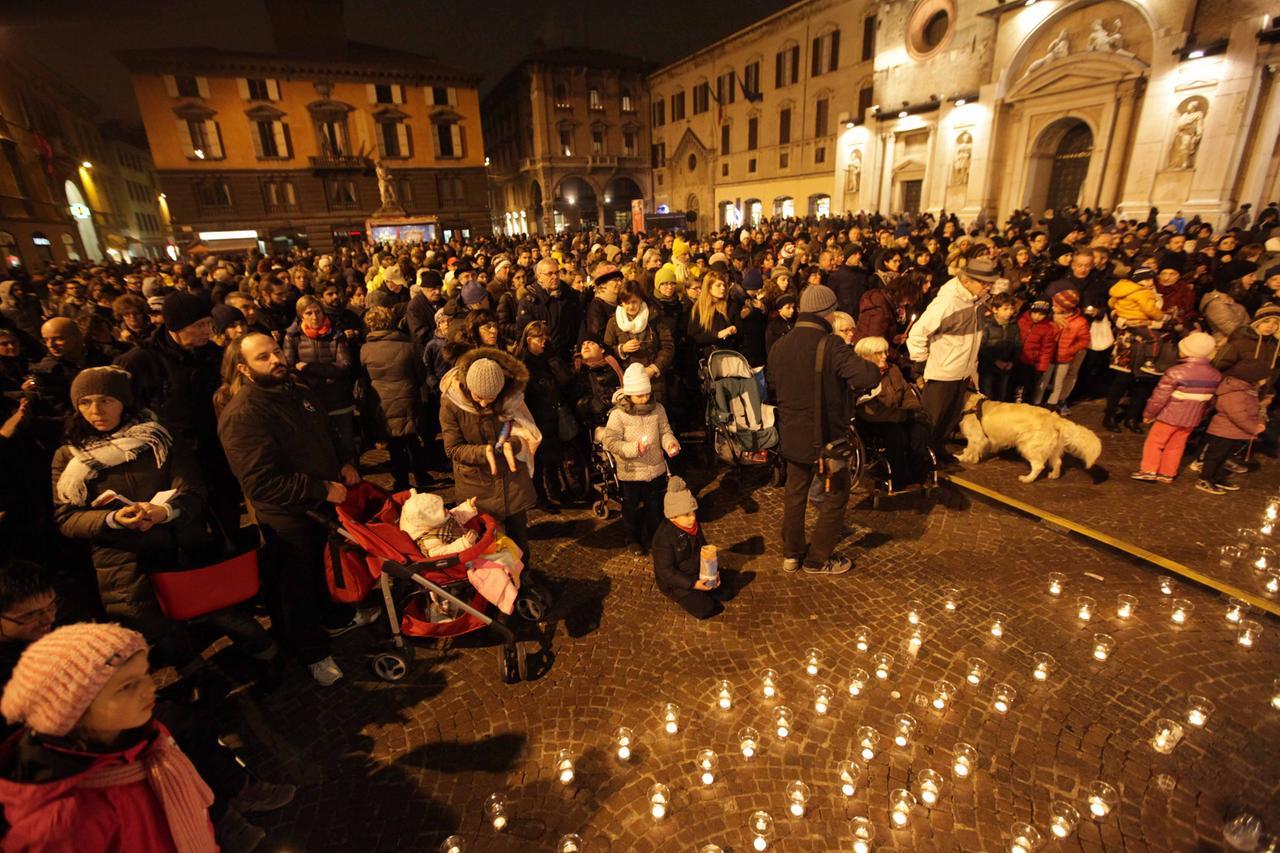 Notte di Luce a Reggio Emilia: la città si illumina per la Giornata mondiale della disabilità