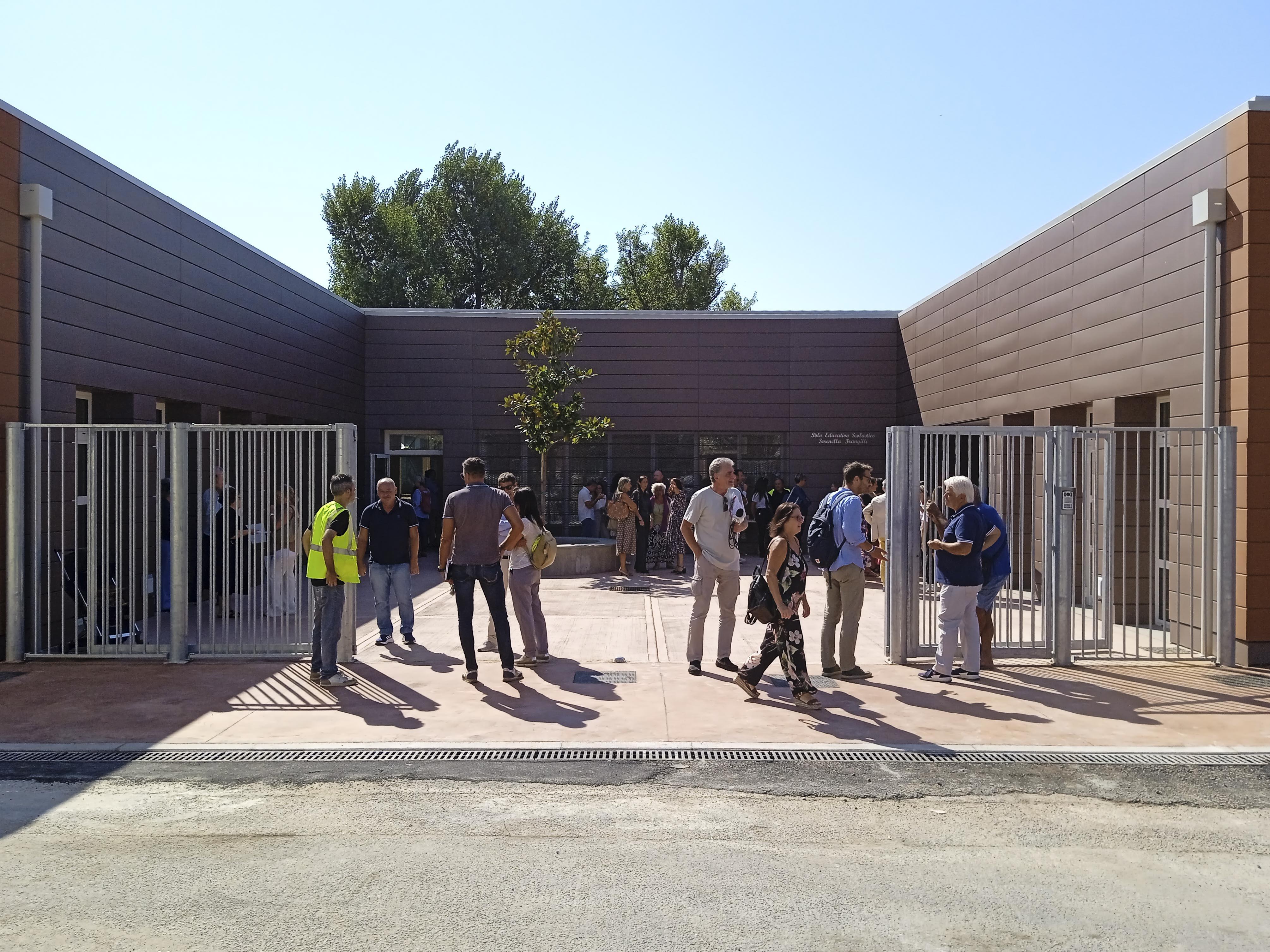 La scuola di via Coltellini dove furono rubati i computer