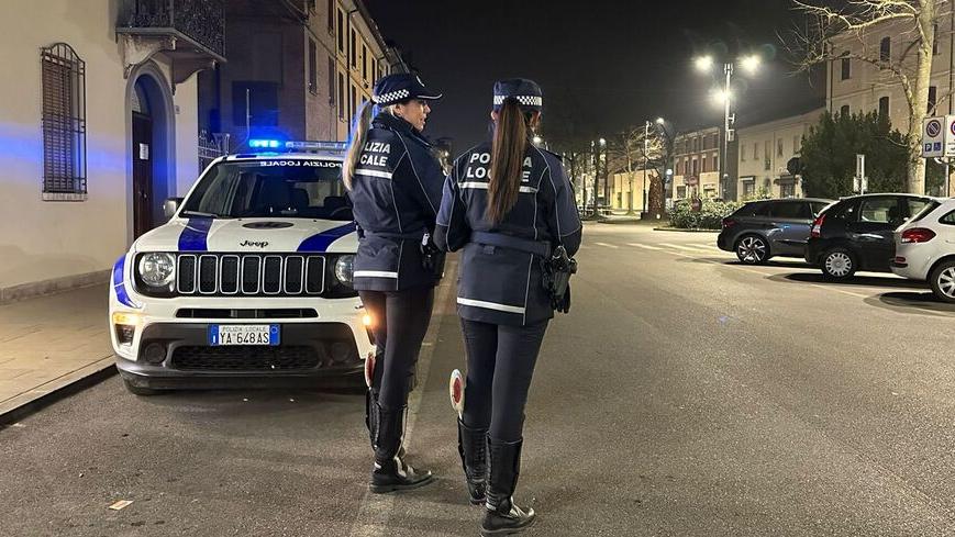 Rivendita abusiva di veicoli a Bondeno, trovata senza permessi e assicurazioni