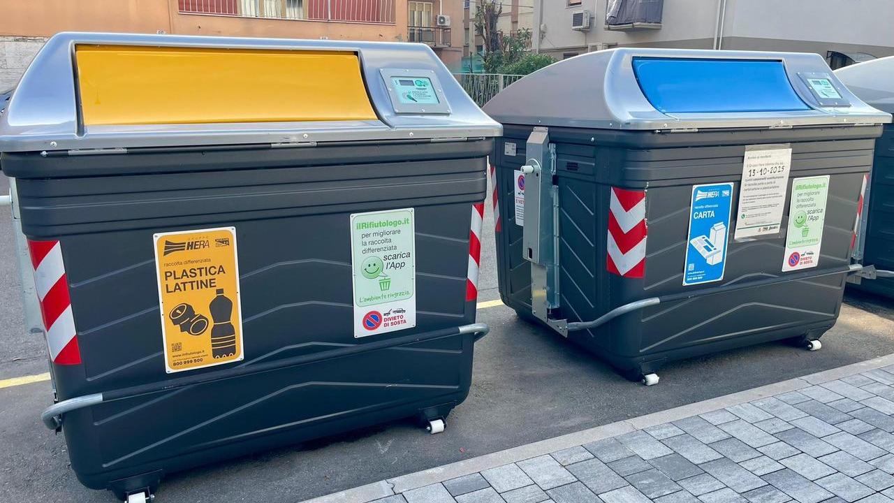 I cassonetti per la raccolta di plastica e carta