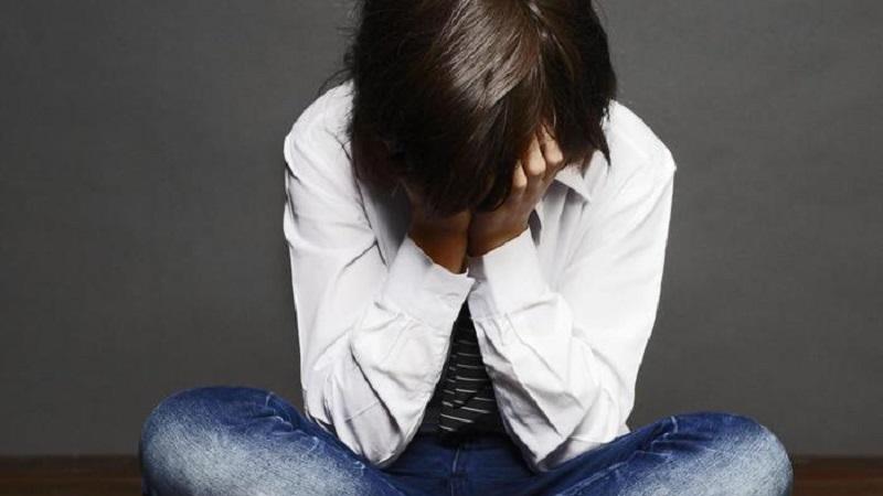 Costretta a subire abusi sessuali: «Il compagno di mia madre mi ha violentata più volte». Il racconto choc della vittima