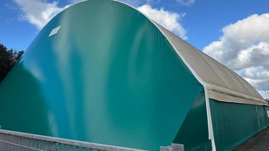 La tensostruttura del tennis a San Vincenzo